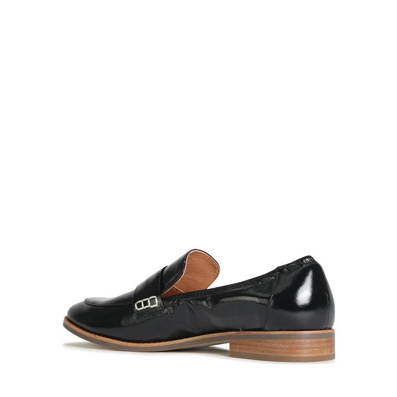 Eos Chile Black Loafer