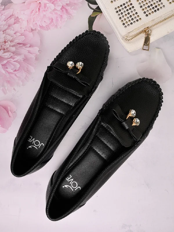 Women Black Textured Loafers