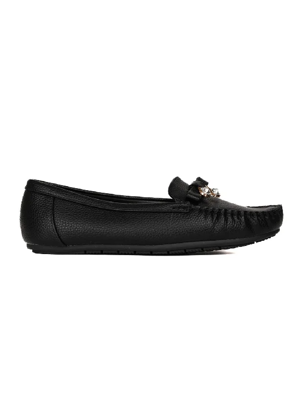 Women Black Textured Loafers