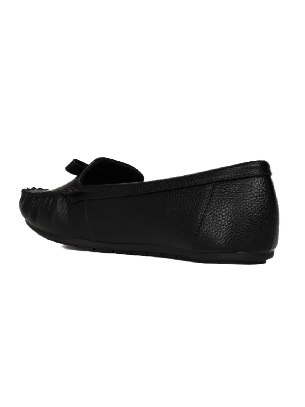 Women Black Textured Loafers